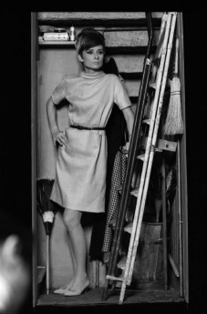 via: http://onthesetwithaudreyhepburn.tumblr.com/post/58932755040/how-to-steal-a-million-1966